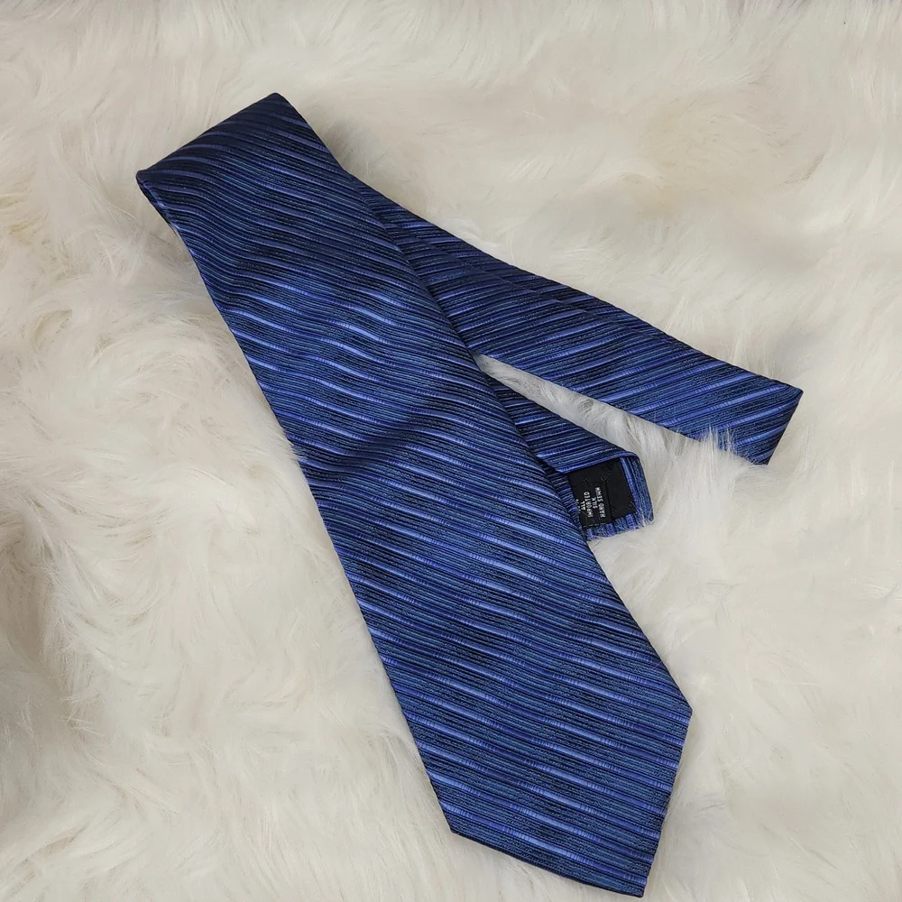 Mens Claiborne Neck Tie, Blue diagonal  stripe,100% All Imported Silk, Hand sewn